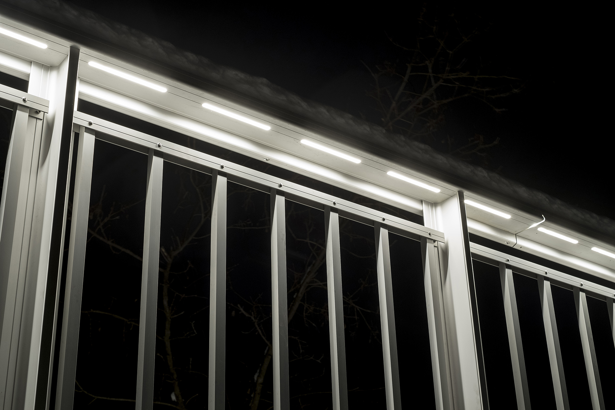 Lighting system built into guardrails for weld-free aluminum bridge decking