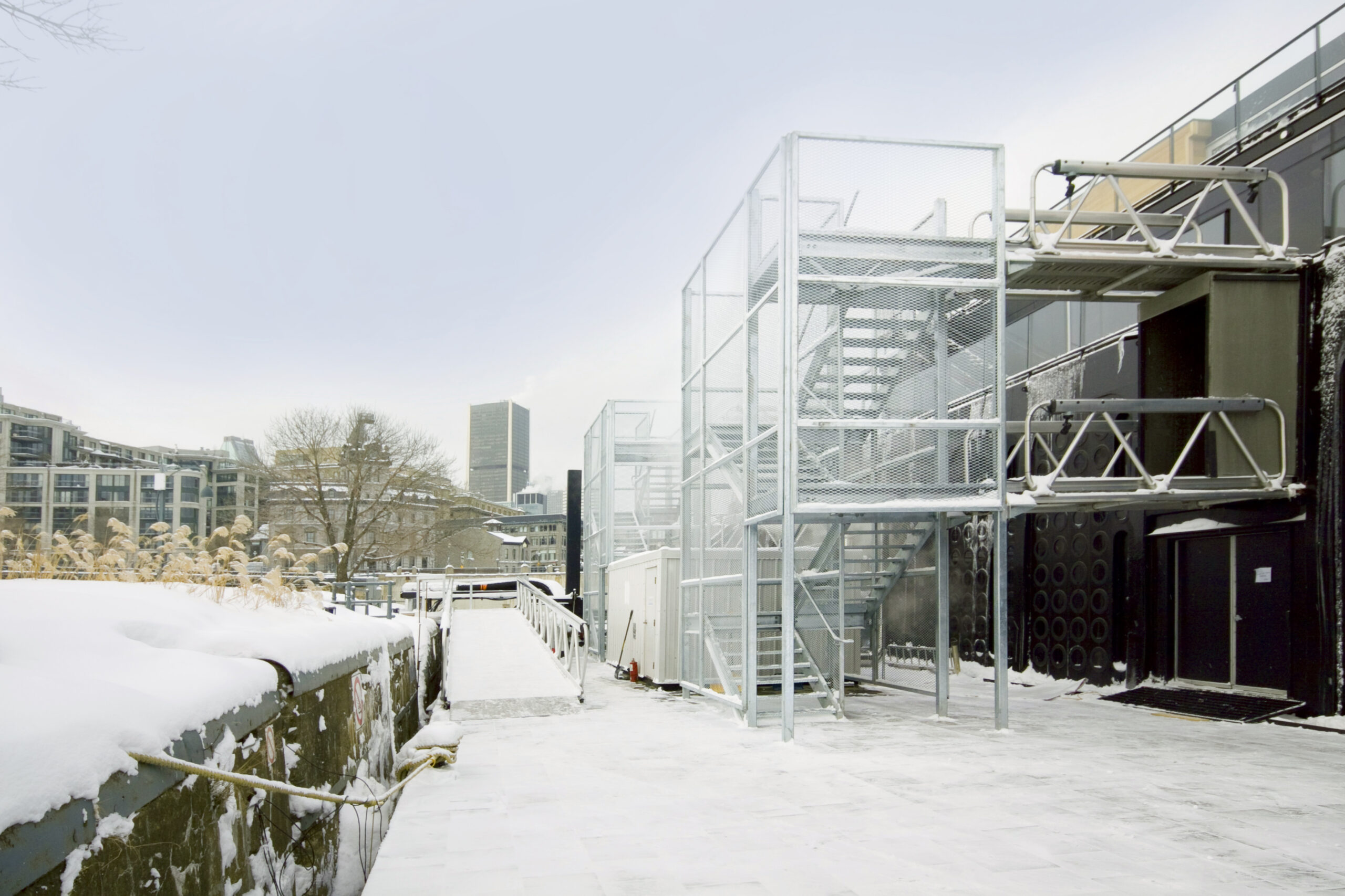 MakeABridge® aluminum gangways in snowy weather in Montreal, Canada