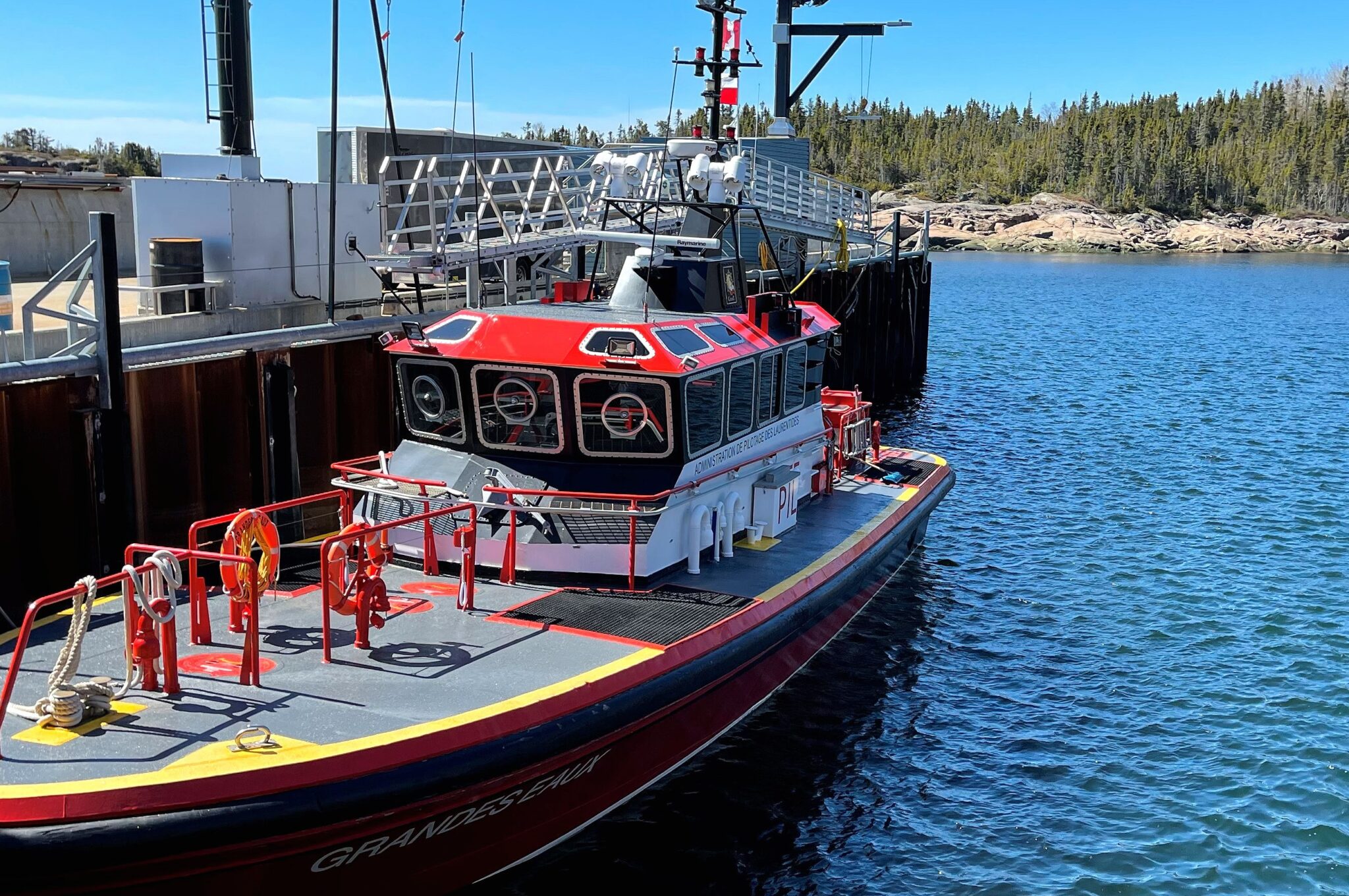 MAADI Group aluminum shore gangway in Quebec