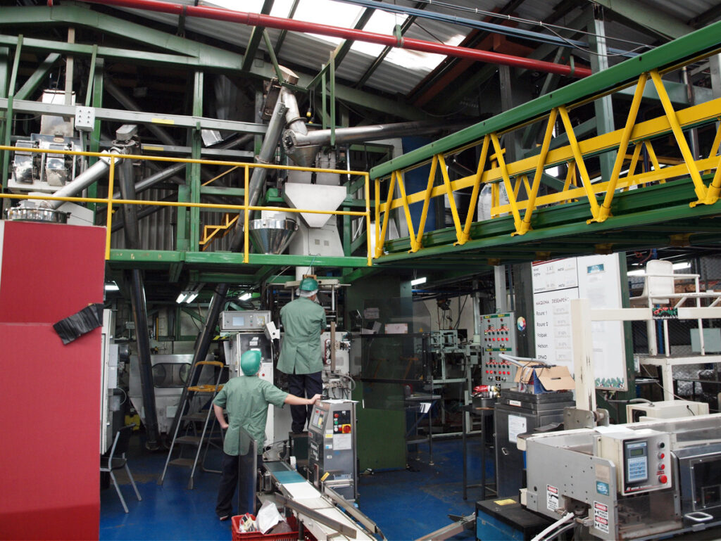 MakeABridge modular aluminum bridge installed in an industrial setting, designed and manufactured by MAADI Group.