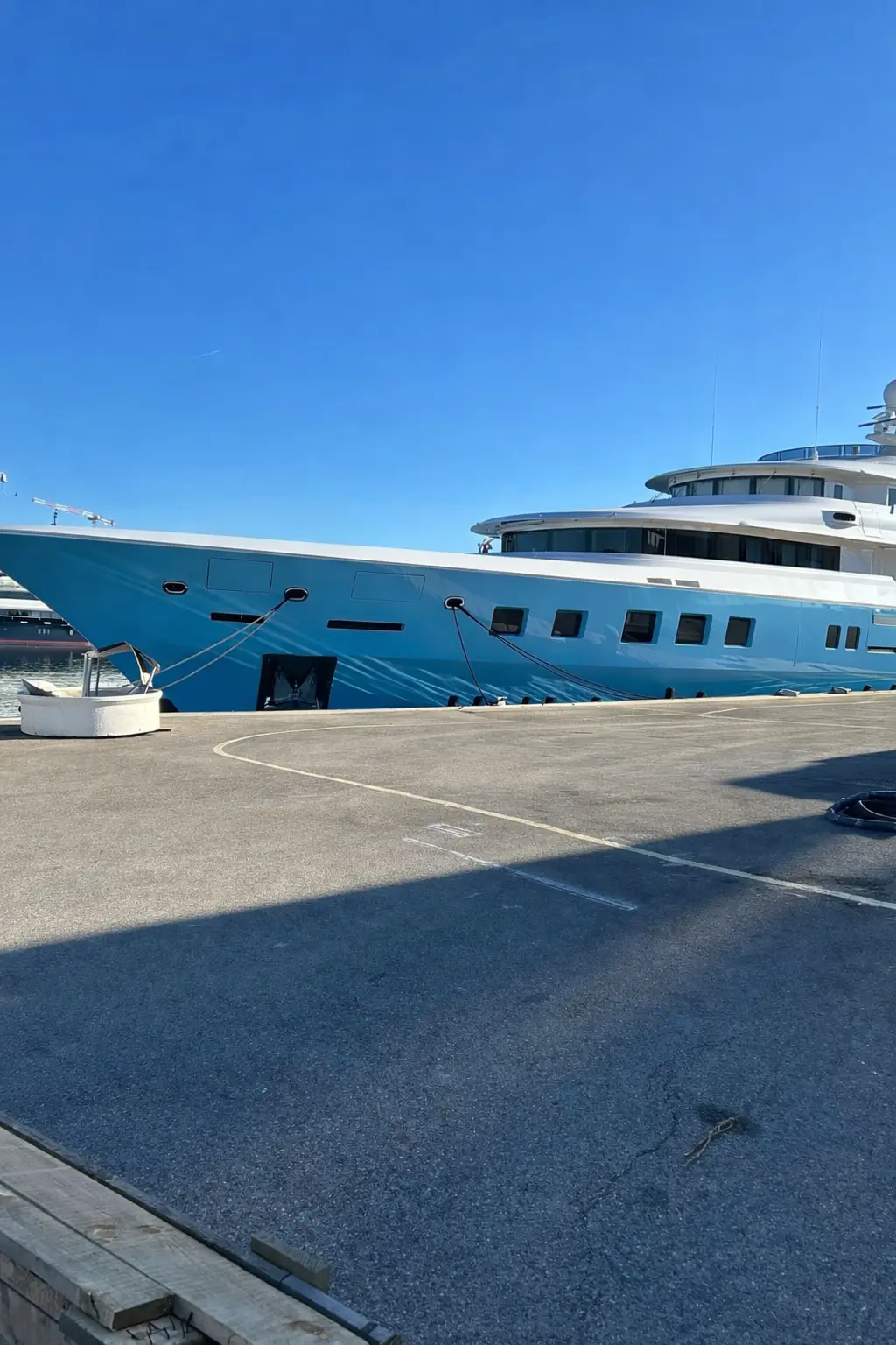 A yacht is secured using multiple mooring lines, including bow lines, breast lines, and spring lines, which stabilize the vessel and distribute loads along the dock.