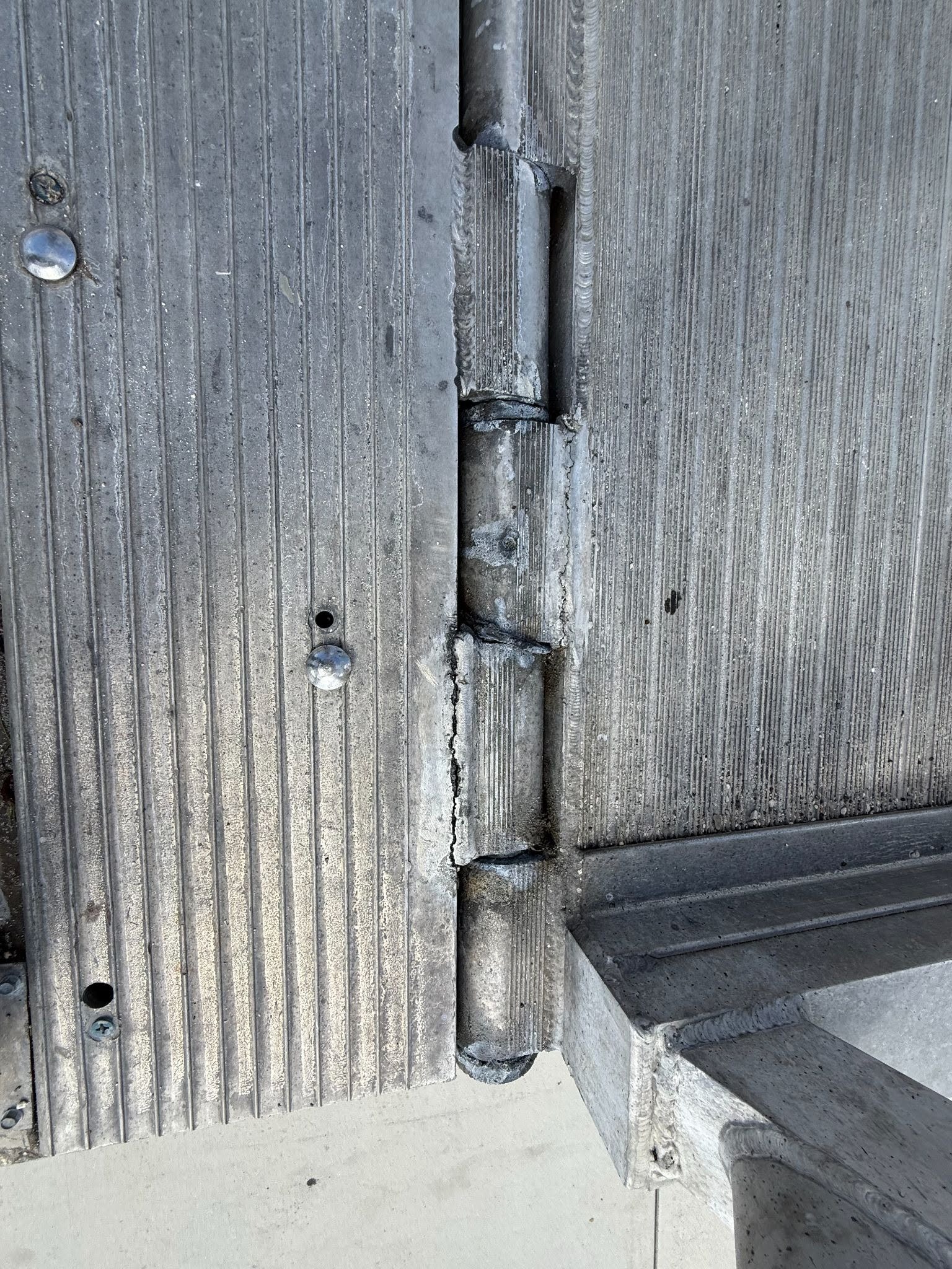 Restrained movement at the shore connection introducing cyclic stresses and risk of fatigue cracking